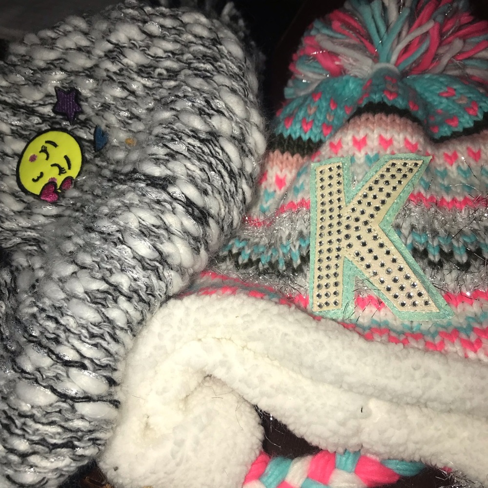 5/25 Two Justice hats NWT letter K and emoji 🙂 - Picture 3 of 8